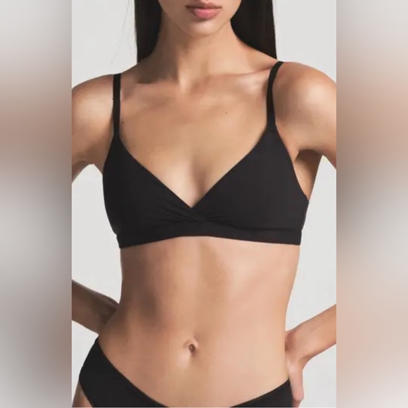SKIMS Fits Everybody Crossover Bralette In Onyx NWT Size Small - Picture 1 of 5